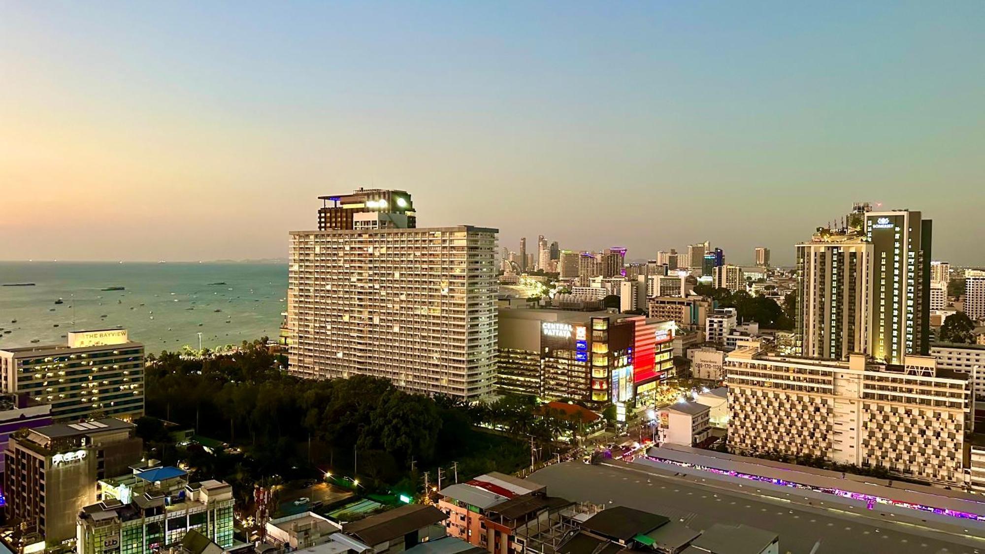 Sea View Pattaya Beach @The Base Central 芭達亞 外观 照片